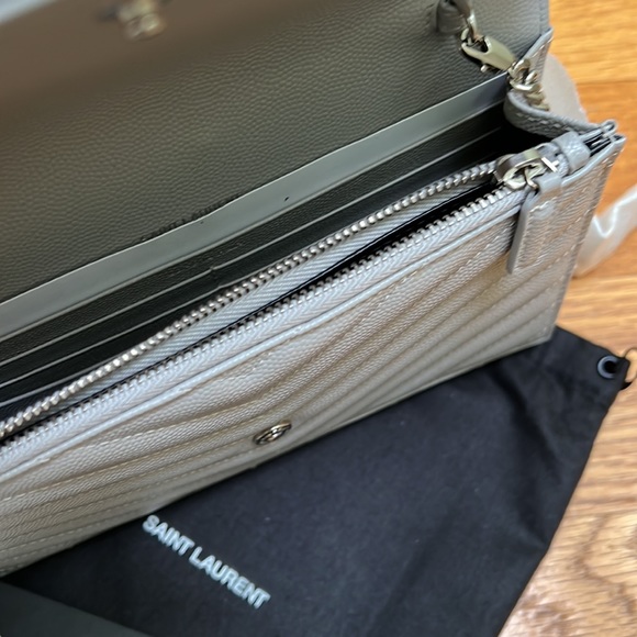 YSL Grain de Poudre Envelope Wallet on Chain, Granite NEW - Picture 5 of 8